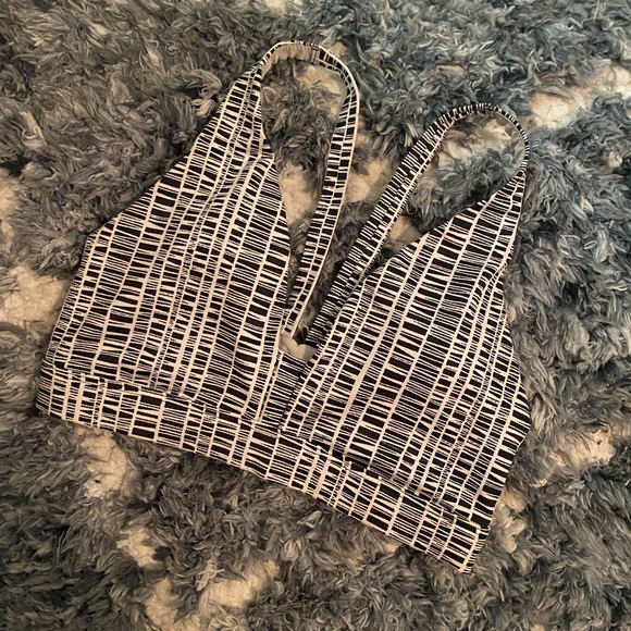 Victoria’s Secret VSX Sports Bra - Picture 3 of 8